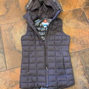 Women’s Columbia Doen Vest with Omni heat and in excellent condition.